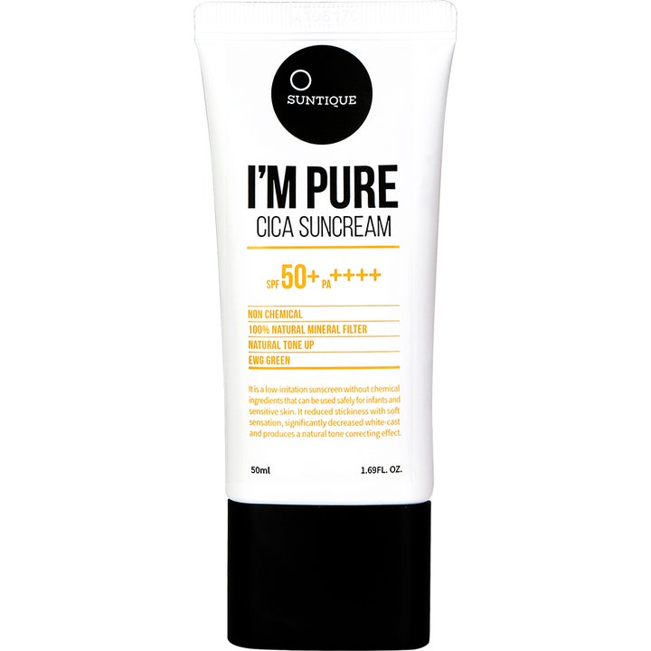 Suntique I’m Pure Cica Suncream 50ml beroligende solcreme i hvid tube med sort låg og gul tekst