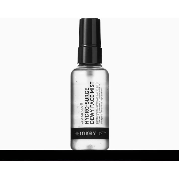 The INKEY List Hydro-Surge Dewy Face Mist 75 ml fugtgivende spray i gennemsigtig flaske og hvid æske