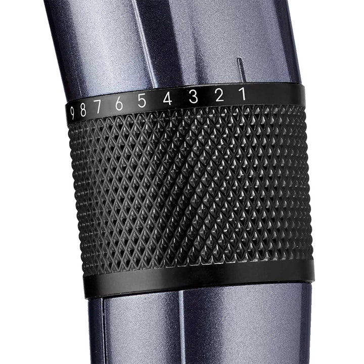BaByliss Titanium skægtrimmer med præcisionshjul til længdeindstilling og skridsikkert greb.