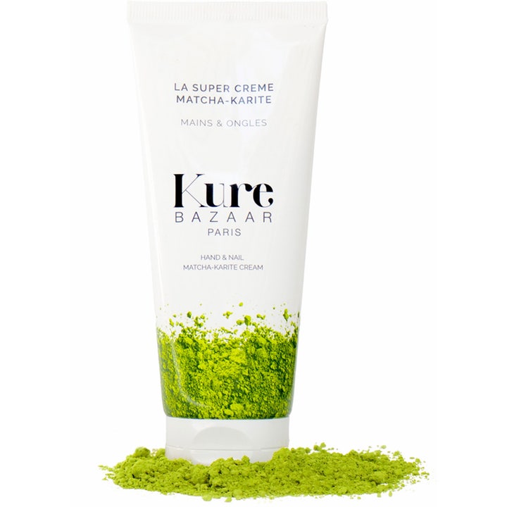 Kure Bazaar La Super Creme Matcha-Karite 50 ml håndcreme i hvid tube med grønt matchapulver i bunden