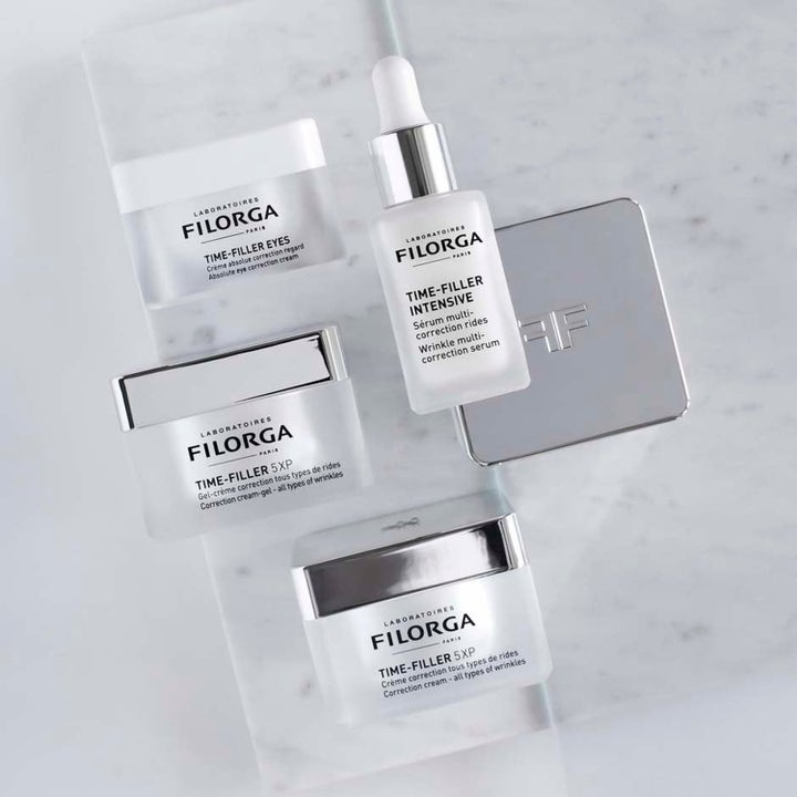 Filorga Time-Filler Set anti-ageing hudpleje med serum og dagcreme i hvide glasbeholdere med sølvlåg.