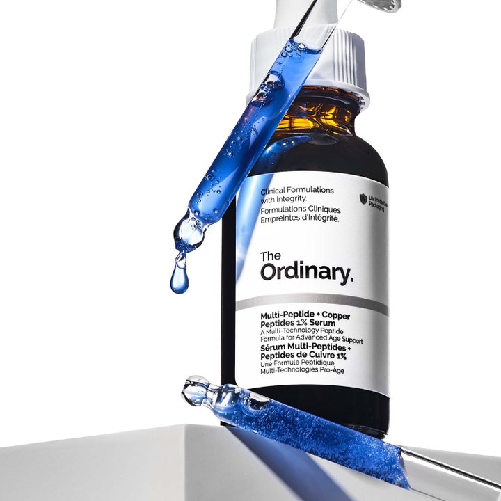 The Ordinary Multi-Peptide + Copper Peptides 1% Serum 30 ml mod rynker med blå formel i pipette