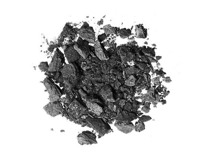 Garnier SkinActive Pure Active Charcoal 150 ml ansigtsskrub med rensende stykker af sort kul til uren hud
