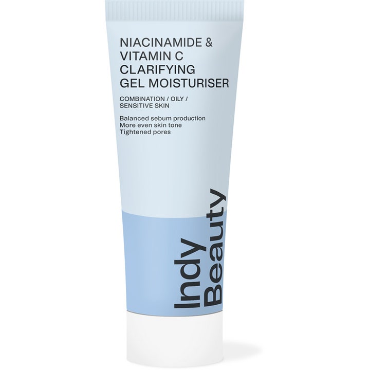 Indy Beauty Niacinamide & Vitamin C Clarifying Gel Moisturiser balancerer talg i lyseblå og hvid tube