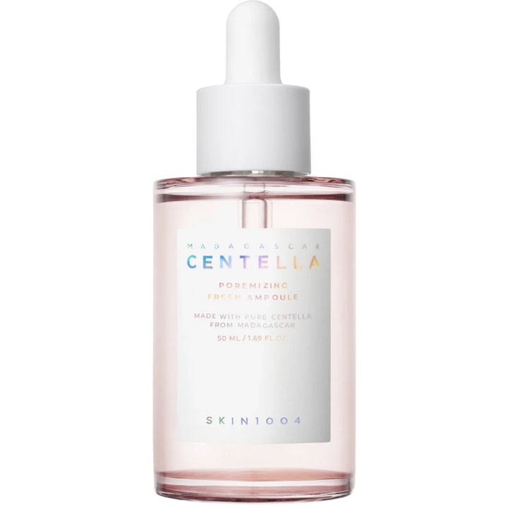 SKIN1004 Madagascar Centella Poremizing Fresh Ampoule 50 ml poremindskende serum i klar flaske med lyserødt skær