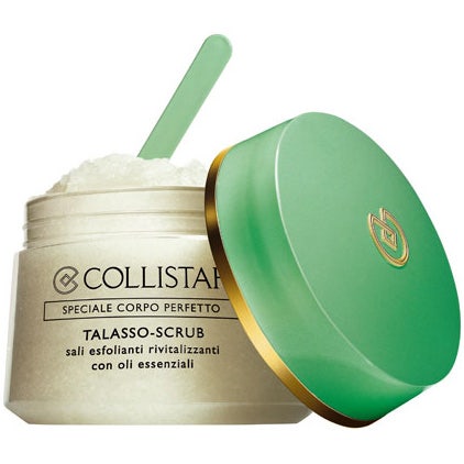 Collistar Talasso-Scrub eksfolierende bodyscrub i krukke med hvid salttekstur, grønt låg og spatel.