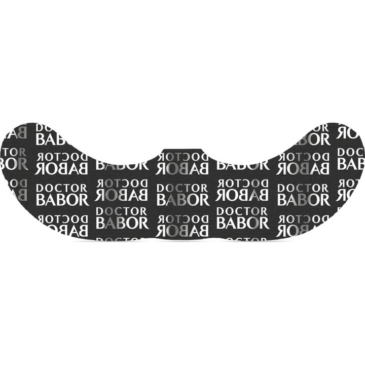 Doctor Babor Eye Patches opstrammende øjenpleje bestående af en sort stofmaske med hvidt mønstret logoprint