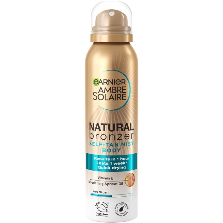 Garnier Ambre Solaire Natural Bronzer 150ml selvbruner mist giver naturlig glød i en guld og hvid sprayflaske.