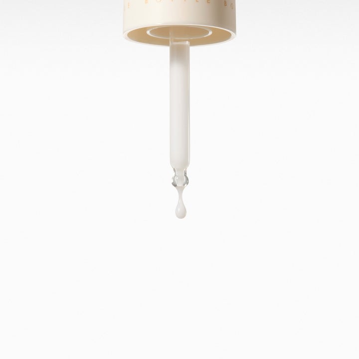 Dr. Ceuracle Vegan Niacin & Rice Ampoule 30 ml serum giver glød med en mælkeagtig tekstur fra en pipette