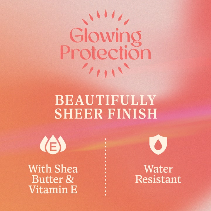 Hawaiian Tropic Glowing Protection Face Lotion 50 ml solcreme til ansigtet med tekst om sheer finish og vitamin E