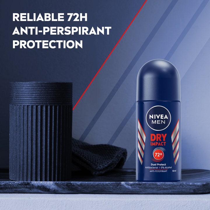 NIVEA MEN Dry Impact 50 ml roll-on deodorant giver 72h beskyttelse vist i blå flaske ved siden af et sort krus.