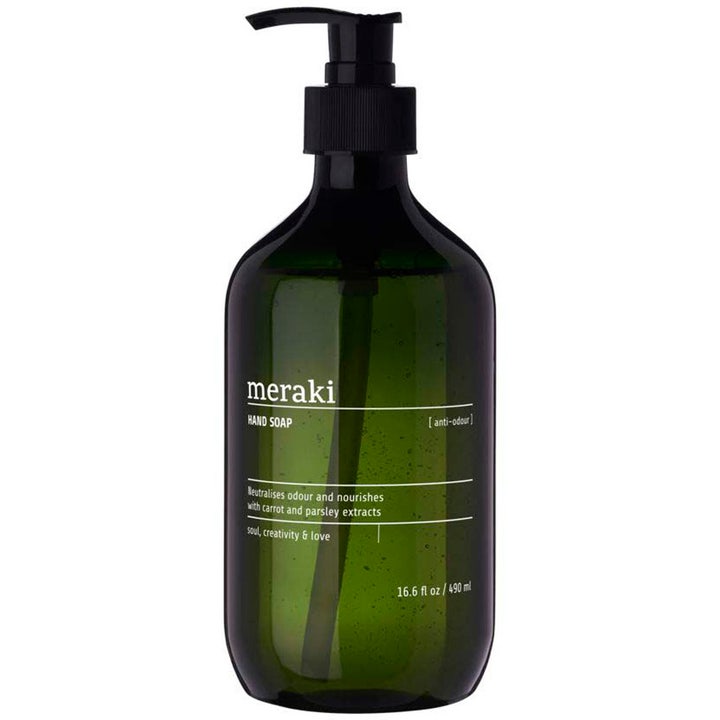 Meraki Hand Soap 490 ml mod lugt plejer med gulerodsekstrakt i en mørkegrøn flaske med sort pumpe.