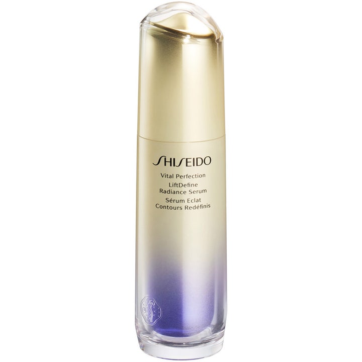 Shiseido Vital Perfection LiftDefine Radiance Serum opstrammende ansigtsserum i elegant guld og lilla gradientflaske