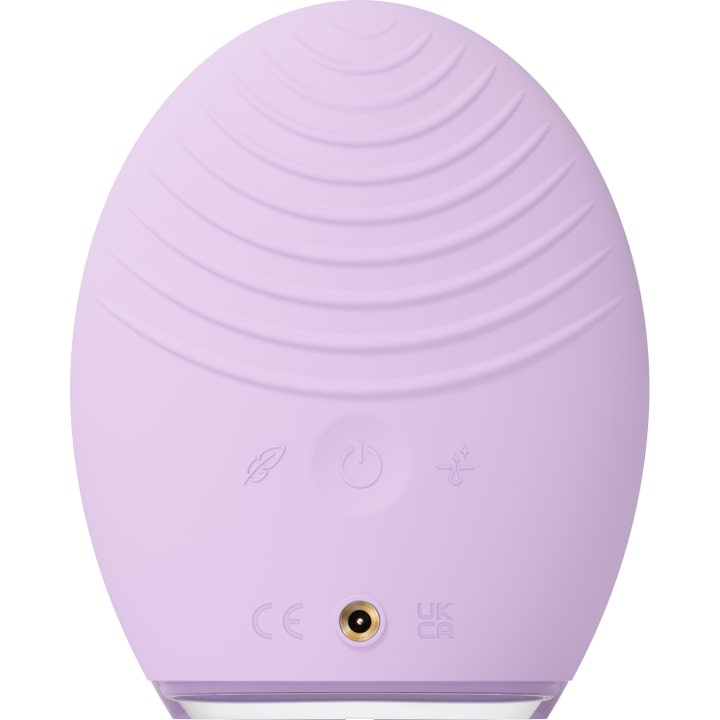 FOREO LUNA 4 Sensitive Skin 1 stk rensende ansigtsbørste i lilla silikone med bølgede riller og tænd-knap