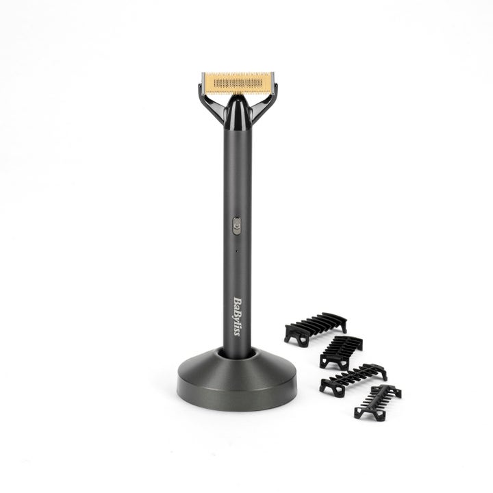 BaByliss Super-X Metal skægtrimmer til præcis styling i mørkegråt metal med ladestation og fire sorte kamme.