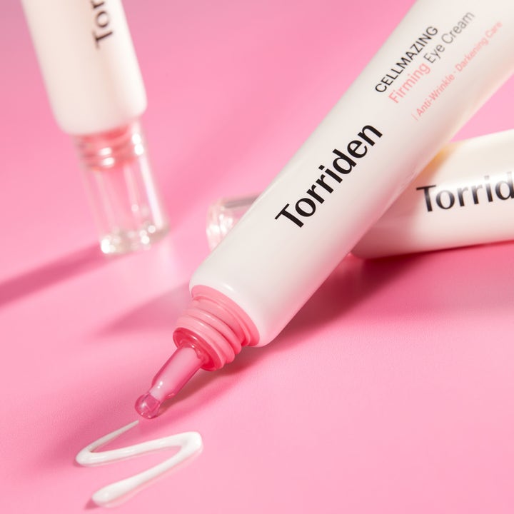 Torriden CELLMAZING Firming Eye Cream 30 ml opstrammende øjencreme i hvid tube med lyserød spids og cremet tekstur