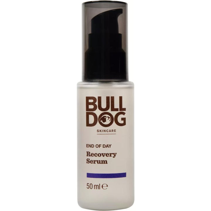 Bulldog End of Day Recovery Serum 50 ml genopbyggende ansigtsserum i hvid mat flaske med sort pumpe og mørkt låg
