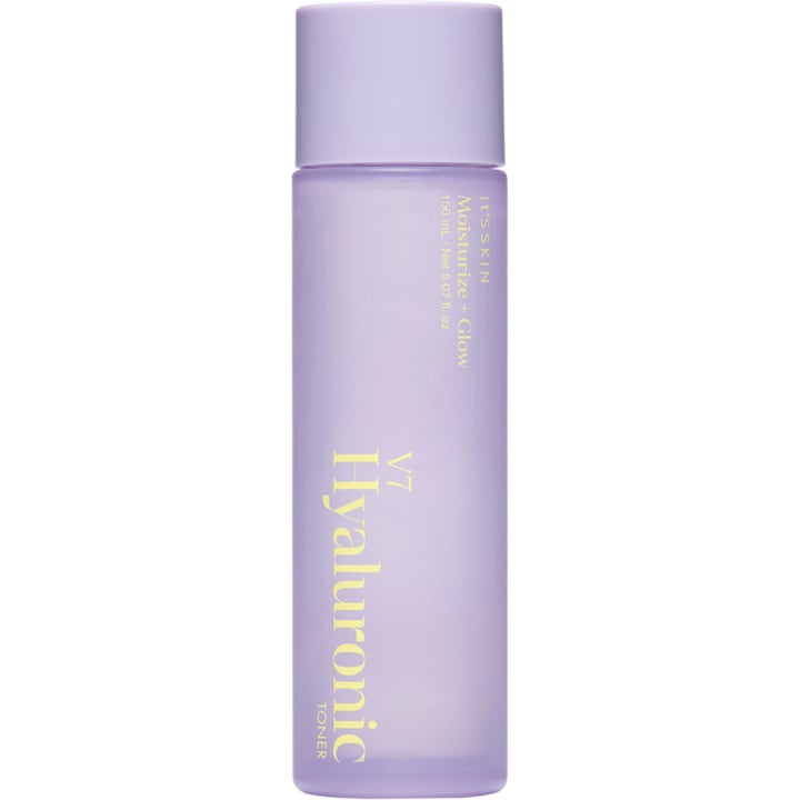 It's Skin V7 Hyaluronic Toner 150 ml fugtgivende ansigtstoner i en mat lilla flaske med gult logo