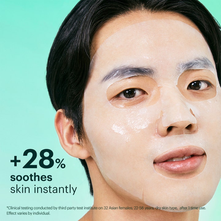 Dr.Jart+ Dermask Soothing Hydra Solution Pro 26 g ansigtsmaske på en mand der beroliger huden øjeblikkeligt