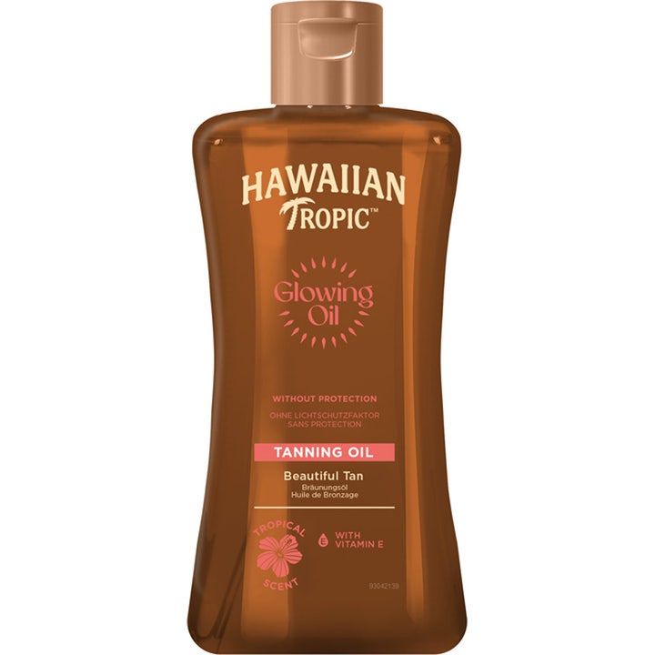 Hawaiian Tropic Glowing Oil sololie med vitamin E skaber glød i en gennemsigtig brun plastflaske med bronzefarvet låg.