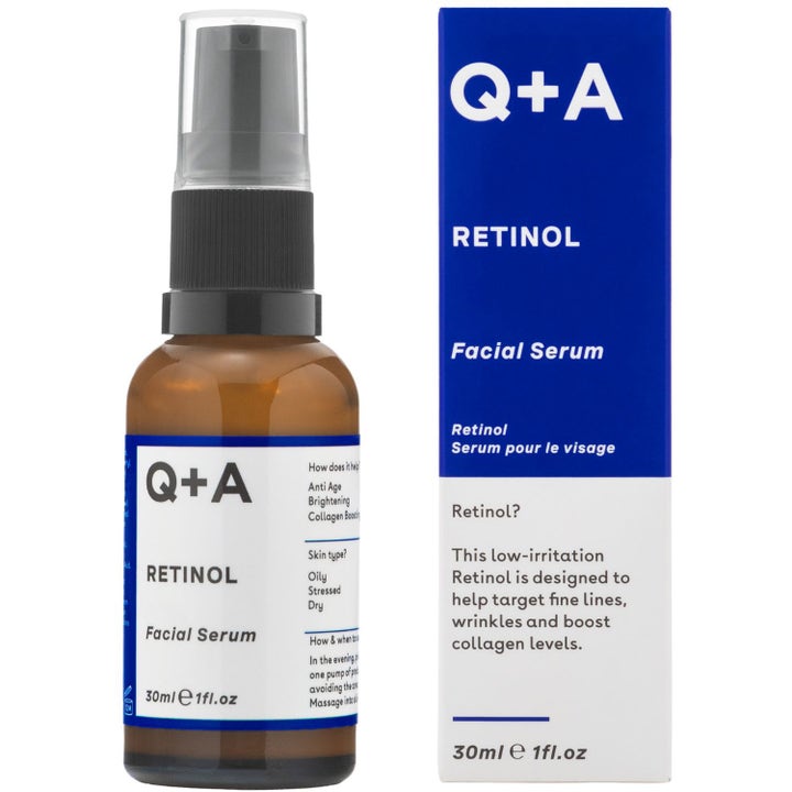 Q+A Retinol 0.2% Serum 30 ml anti-age ansigtsserum i brun glasflaske med pumpe og blå æske.