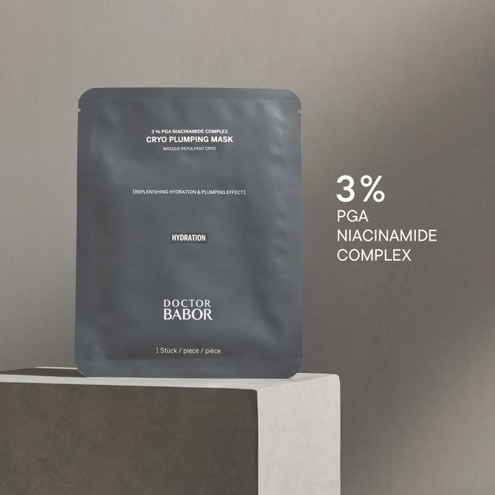Doctor Babor Cryo Plumping Mask 1 stk fugtgivende ansigtsmaske i mørkegrå sachet med 3% PGA Niacinamide Complex