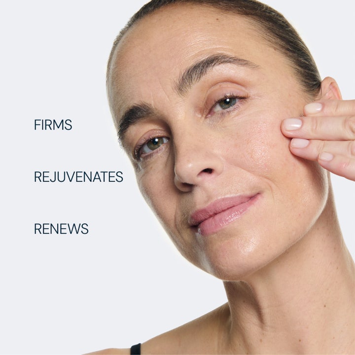 Elemis Pro-Collagen Renewal Serum 15 ml mod rynker i blå glasflaske med fokus på alger og planteekstrakter.