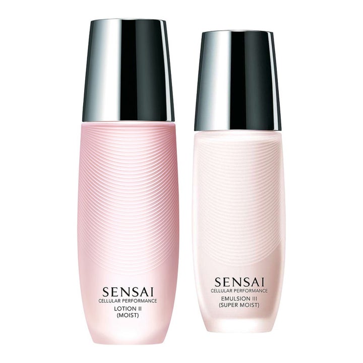 Sensai Cellular Performance Lotion II og Emulsion III fugtgivende hudpleje i elegante flasker med sølvlåg
