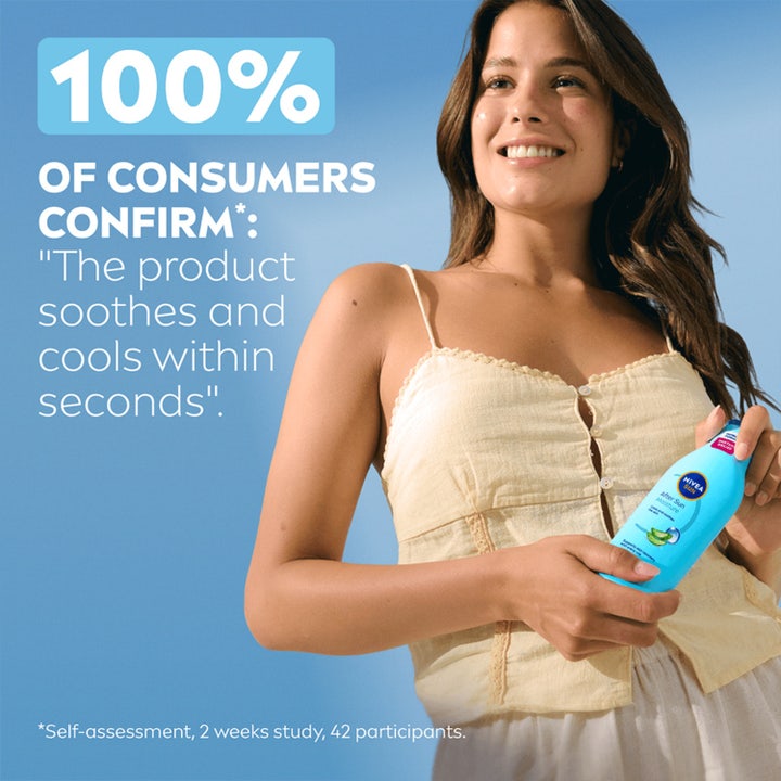 NIVEA After Sun Moisture Lotion 200 ml kølende aftersun med 100% forbrugerbekræftelse holdt af smilende kvinde