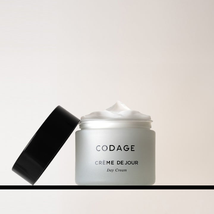 Codage Paris The Day Cream 50 ml beskyttende dagcreme i frostet krukke med cremet hvid tekstur og sort låg.