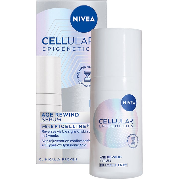 Nivea Cellular Epigenetic Age Rewind Serum 30 ml foryngende ansigtsserum i hvid pumpeflaske og sølvæske