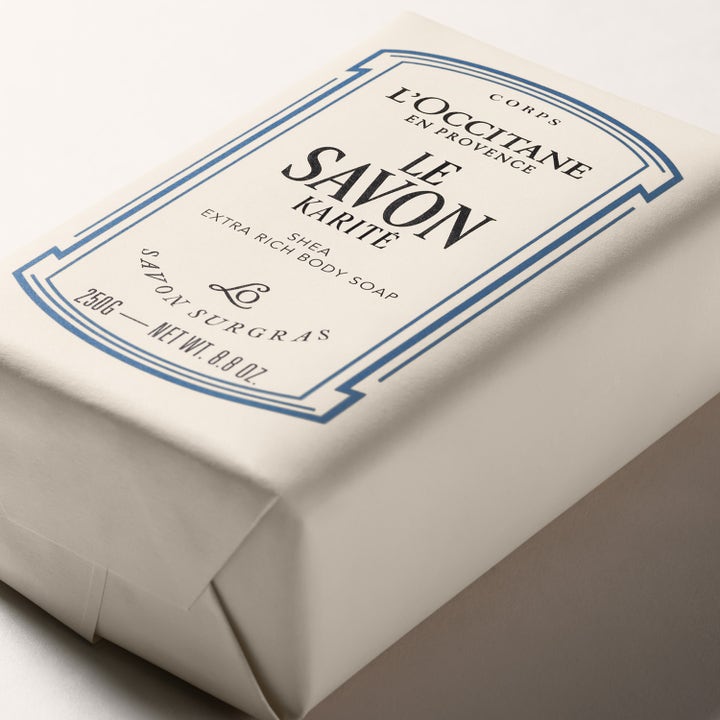 L'Occitane en Provence Shea Rich Body Soap 250 g plejende kropssæbe i cremehvidt papir med blå detaljer