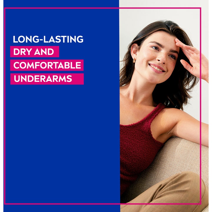 NIVEA Dry Comfort 50 ml deodorant skaber tørre armhuler vist med smilende kvinde og teksten Long-lasting.