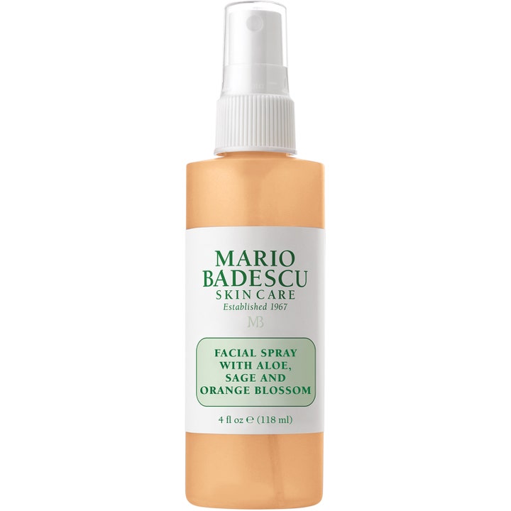 Mario Badescu Facial Spray with Aloe 118 ml opfriskende ansigtsspray der giver fugt i klar flaske med orange væske.