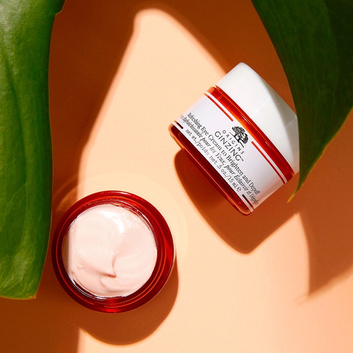 Origins GinZing Brightening Eye Cream Cool Shade 15 ml opfriskende øjencreme med lyserød tekstur mod mørke rande.
