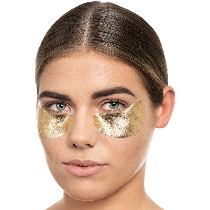 Starskin The Gold Mask Eye 5-pak revitaliserende øjenmasker på en kvinde med skinnende guld-patches under øjnene