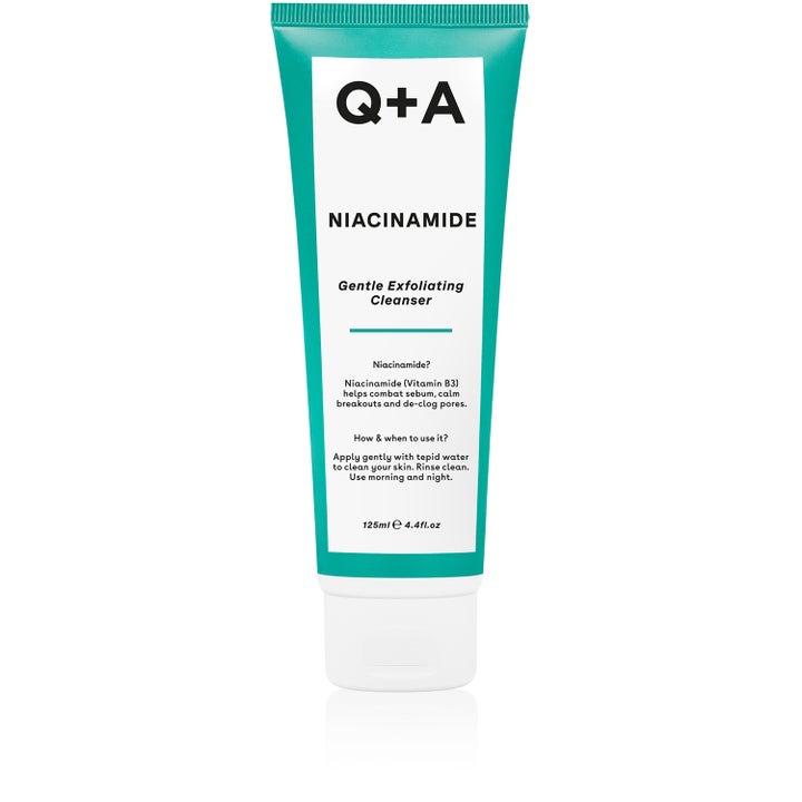 Q+A Niacinamide Gentle Exfoliating Cleanser 125ml eksfolierende ansigtsrens mod urenheder i turkis og hvid tube