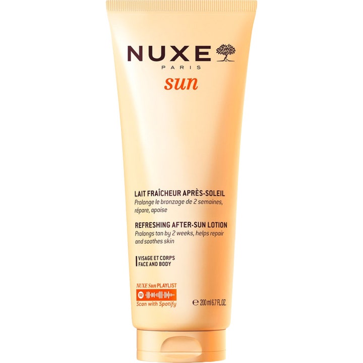 Nuxe Sun Refreshing After-Sun Lotion 200 ml fugtgivende aftersun i en ferskenfarvet tube med orange trægrafik