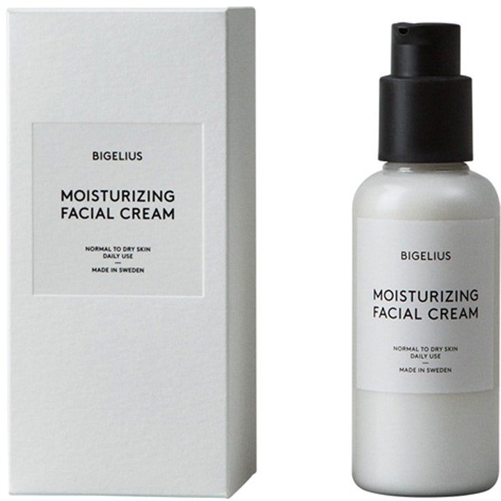 Bigelius Moisturizing Facial Cream 50 ml fugtgivende ansigtscreme i hvid flaske med sort pumpe og æske