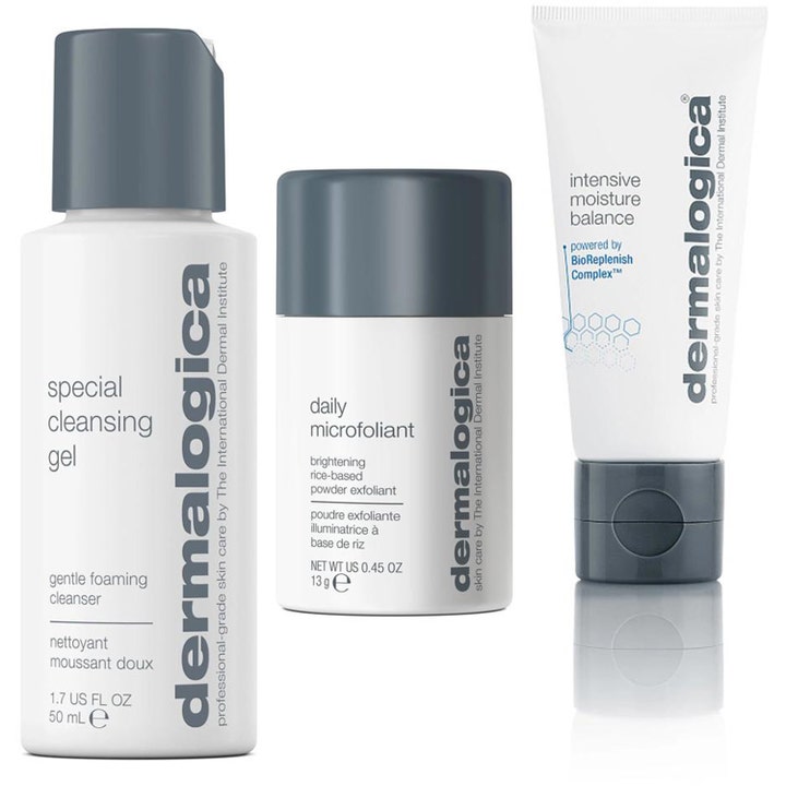 Dermalogica hudplejesæt med Special Cleansing Gel 50 ml, Daily Microfoliant 13 g og creme i hvide flasker med grå låg.