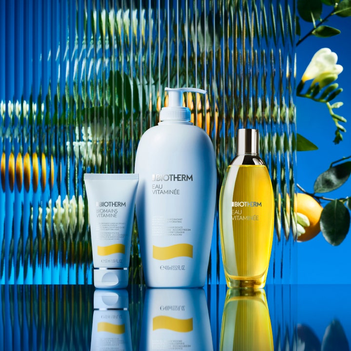 Biotherm Biomains Vitaminé 50 ml fugtgivende håndcreme i tube med andre Eau Vitaminée produkter
