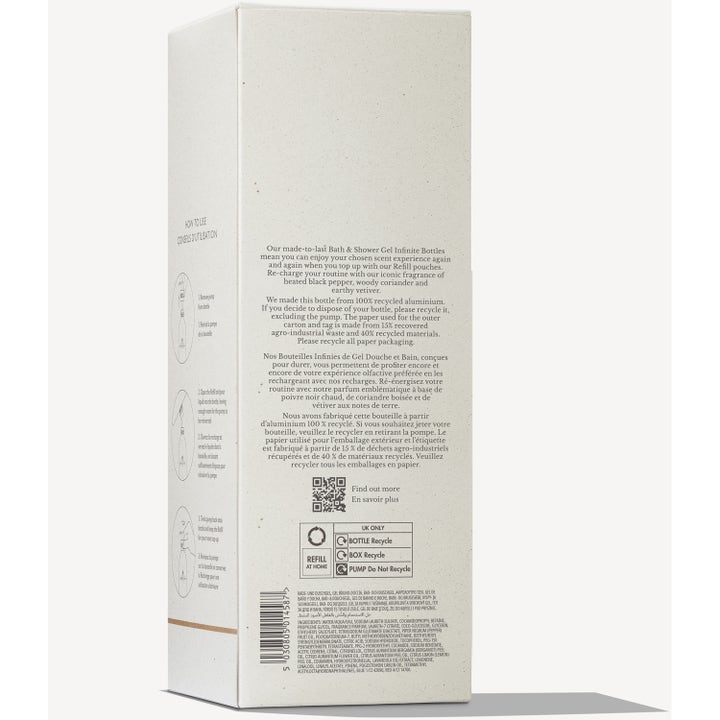 Molton Brown Infinite Bottle Re-charge Black Pepper 400 ml showergel bagside af hvid æske med genanvendelsesinfo.