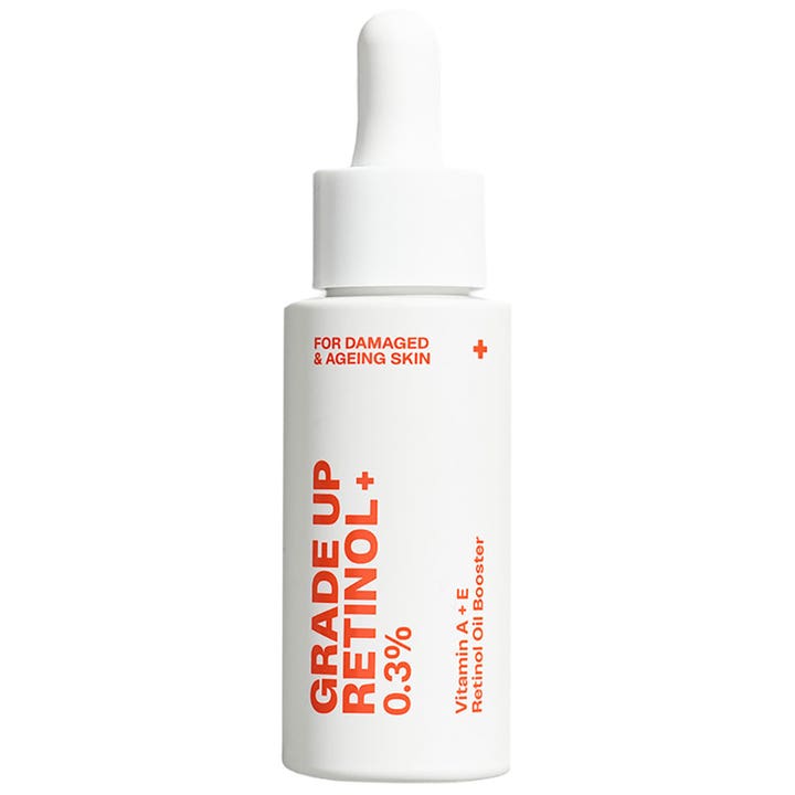 Grade Up Retinol+ 0.3% fornyende ansigtsserum mod rynker i hvid uigennemsigtig flaske med pipette.