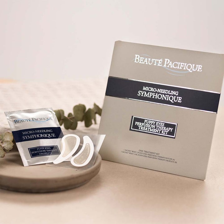 Beauté Pacifique Symphonique Microneedling Eye Patches 1 stk mod hævede øjne med hvide patches og grå emballage