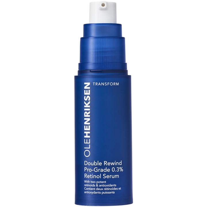Ole Henriksen Double Rewind Pro-Grade 0.3% Retinol Serum fornyende ansigtsserum i blå matteret flaske med hvid pumpe