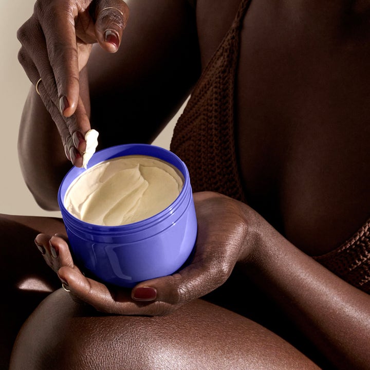 Sol de Janeiro Delicia Drench Body Butter 240 ml fugtgivende bodylotion i lilla krukke med fyldig creme
