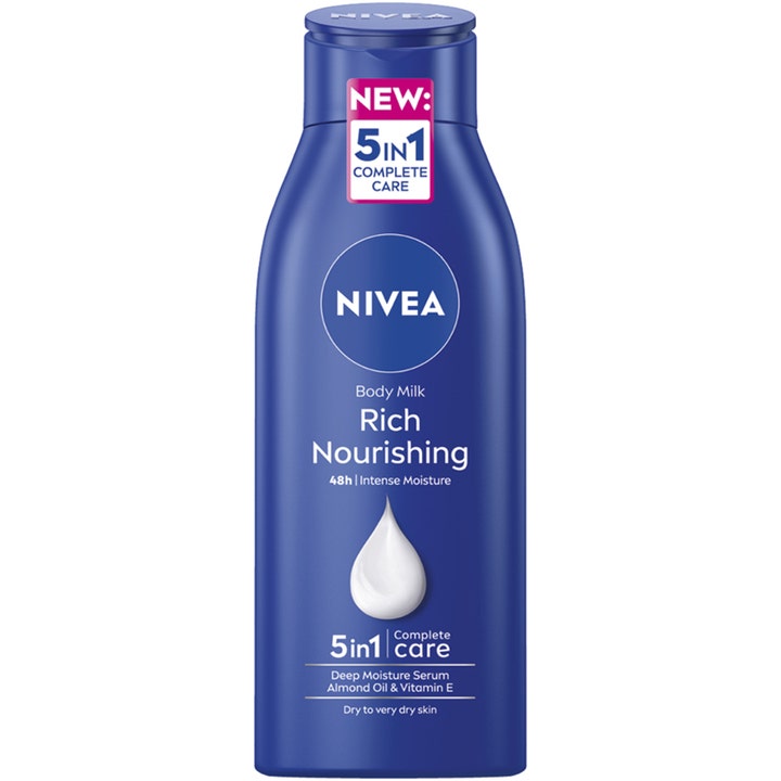 NIVEA Rich Nourishing Body Lotion 400 ml fugtgivende body milk i mørkeblå flaske med 5in1 Complete Care