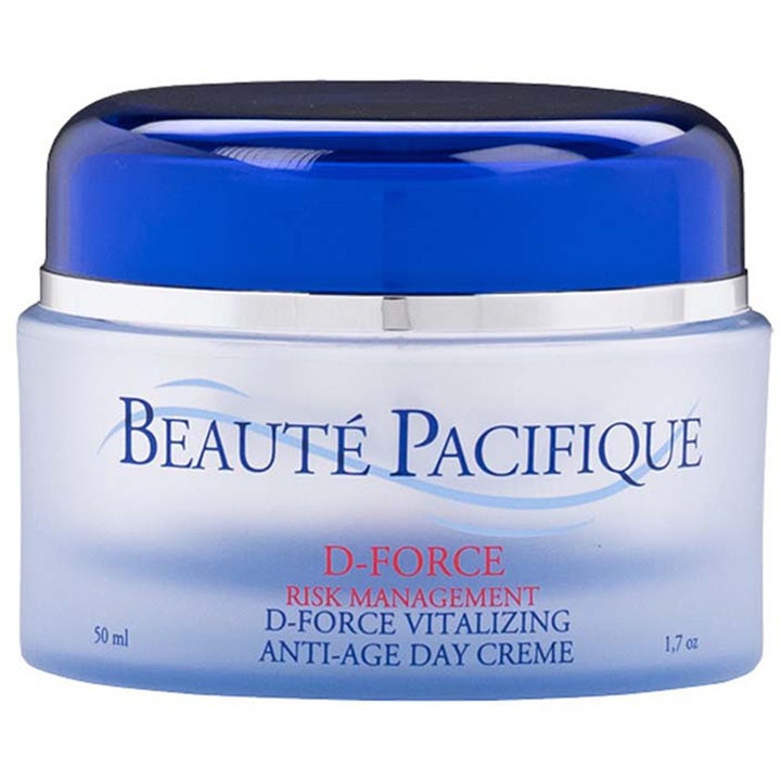 Beauté Pacifique D-Force Vitalizing Anti-Age Day Creme 50 ml i frostet blå glaskrukke med mørkeblåt låg.