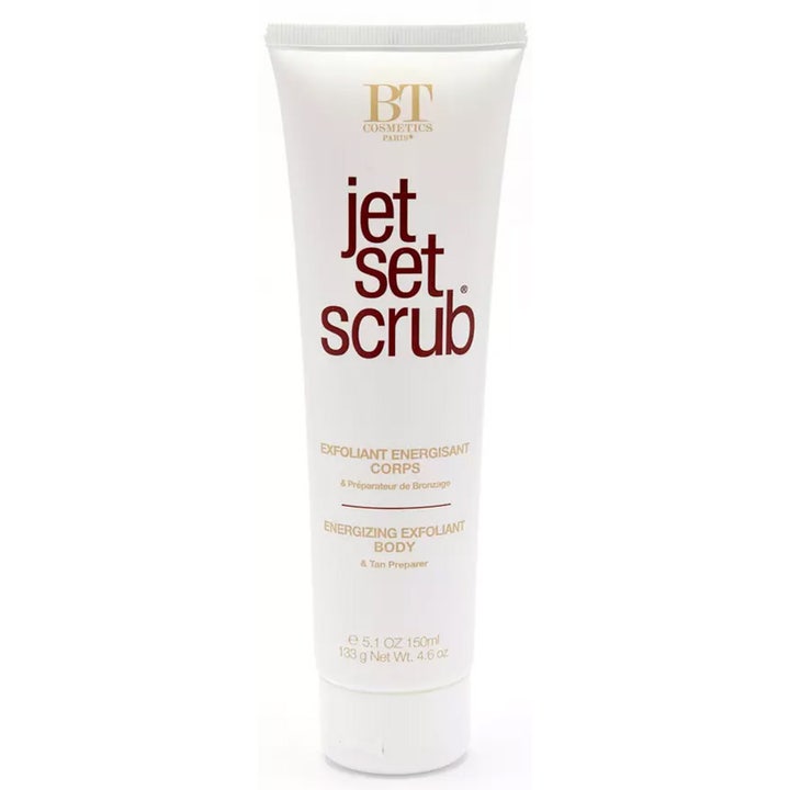 BT Cosmetics Jet Set Scrub 150ml eksfolierende bodyscrub i hvid tube til forberedelse af huden før selvbruner