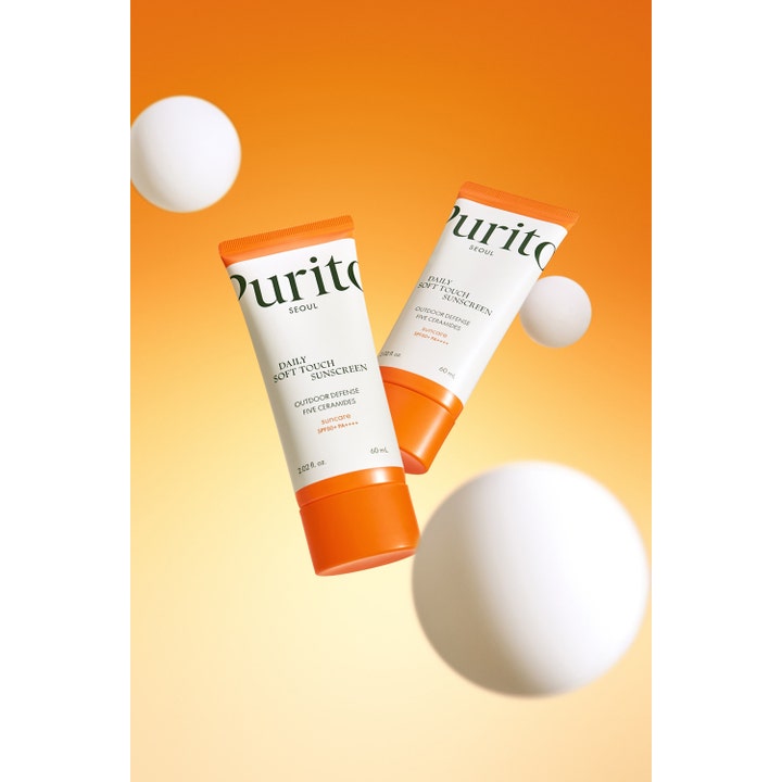 Purito Daily Soft Touch Sunscreen 60 ml solcreme med ceramider og SPF 50 i hvide tuber på orange baggrund